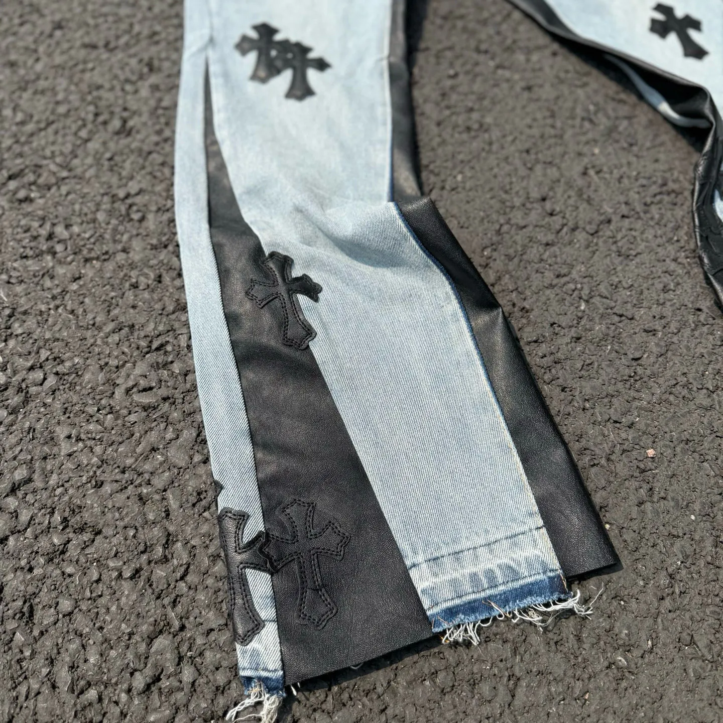 #8148 P290💰 Independent GALLERY DEPT. Vintage multi-leather splicing black leather cross loose washed flared jeans - truly restore the ultimate texture of Vintage - original hardware accessories washed and other elevators, QR code analysis are all purchased from the original factory, high degree of restoration, you are welcome to compare with a certain product ~ - three-dimensional version Loose and comfortable, not picky about the figure, tall and slim, factory Seiko, original factory quality control, same style for men and women, can be matched with couples, versatile recommendation Essential jeans for all seasons - sizes: 28 30 32 34 36